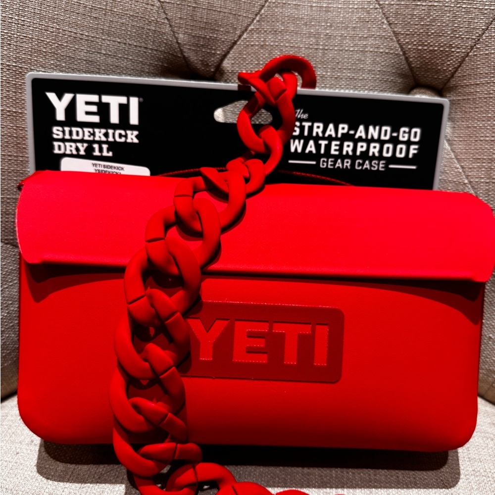 Yeti Rescue Red Sidekick 1L. Comes with a purse charm chain 15 inches